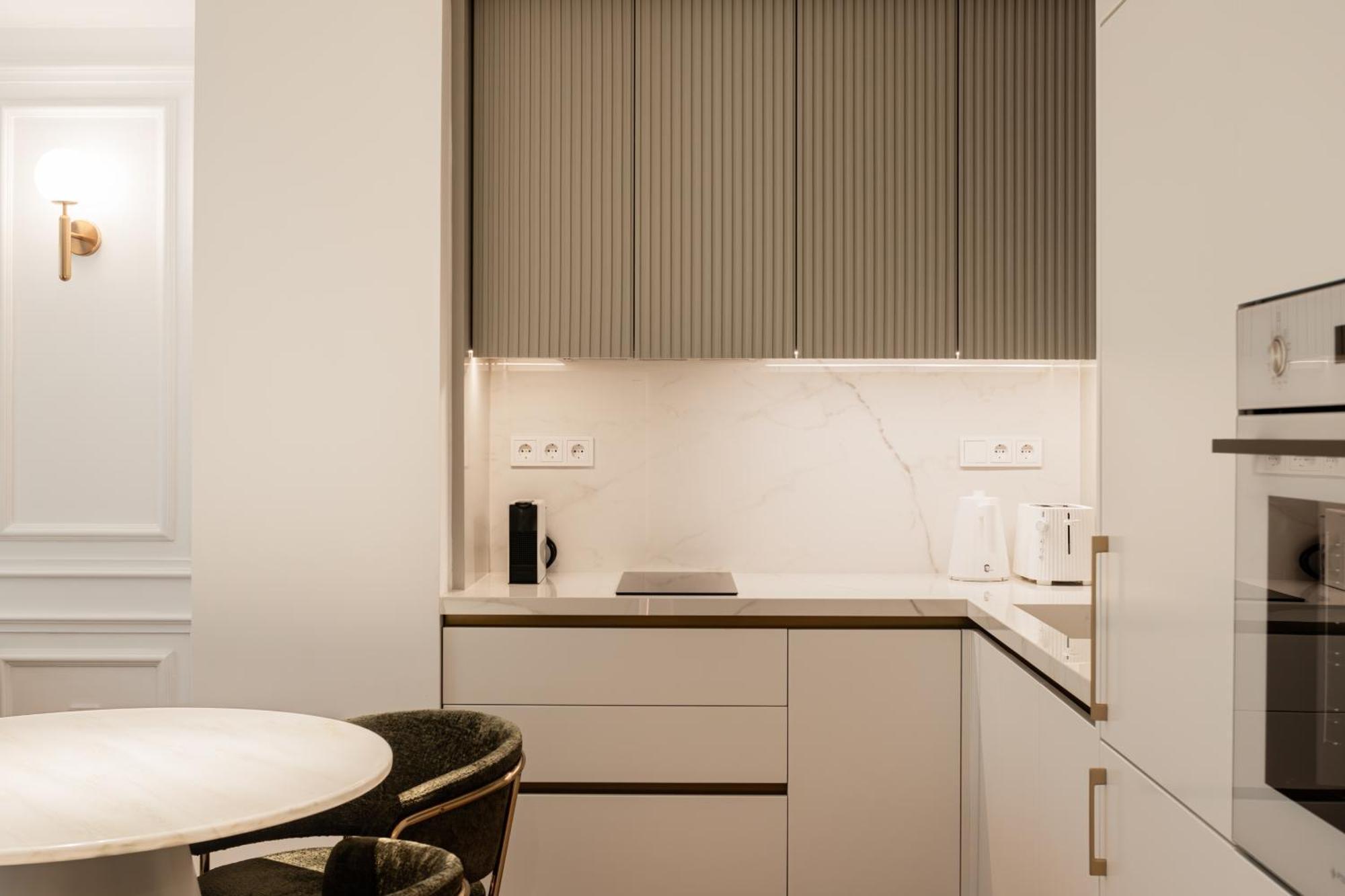 Elegant Apartment A Breath Away From The Acropolis Atenas Exterior foto